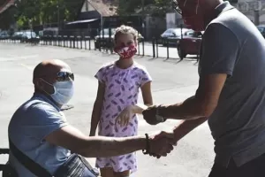 Αντίπαλος Ομόνοιας/Μοίρασε δωρεάν διαρκείας σε ΑμεΑ (φώτος)