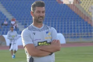 Τα πάντα.../Ουζουνίδης