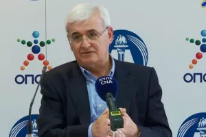 Παπαχαραλάμπους για Λόρια/"Ποιος αποκλείει πως το κούνημα του κεφαλιού ήταν αθώο;"