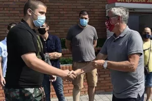 Αντίπαλος Ομόνοιας/Μοίρασε δωρεάν διαρκείας σε ΑμεΑ (φώτος)