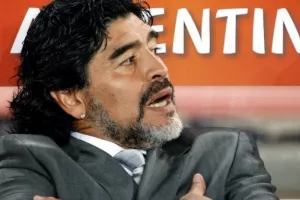 «Ο Μαραντόνα θέλει τον Μπου»