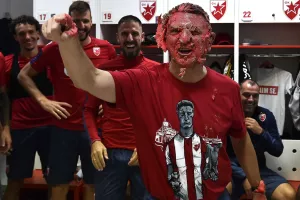 Ερυθρός Αστέρας/Τούρτα στα μούτρα του Negić! (φώτος)