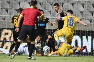 Το ΑΠΟΕΛ βελτιώθηκε... αγχώθηκε αλλά "έσπασε το ρόδι" (φώτος)