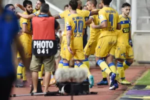 Το ΑΠΟΕΛ βελτιώθηκε... αγχώθηκε αλλά "έσπασε το ρόδι" (φώτος)