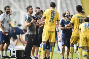Πρόκριση στα πέναλτι με... ήρωα τον Σίλβα! (φώτος)