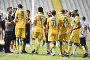 Πρόκριση στα πέναλτι με... ήρωα τον Σίλβα! (φώτος)