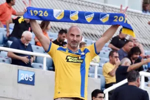 Το ΑΠΟΕΛ βελτιώθηκε... αγχώθηκε αλλά "έσπασε το ρόδι" (φώτος)