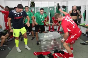 ΦΩΤΟΣ/ΠΑΡΤΙ στ' αποδυτήρια