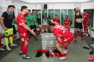 ΦΩΤΟΣ/ΠΑΡΤΙ στ' αποδυτήρια