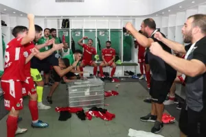 ΦΩΤΟΣ/ΠΑΡΤΙ στ' αποδυτήρια