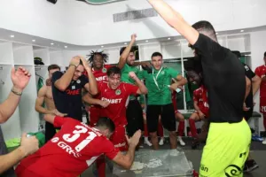 ΦΩΤΟΣ/ΠΑΡΤΙ στ' αποδυτήρια