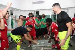 ΦΩΤΟΣ/ΠΑΡΤΙ στ' αποδυτήρια