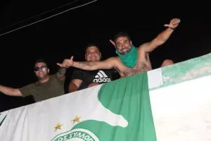 ΧΑΜΟΣ στο οίκημα των "Lakatamia Fans"/ Αποθεώθηκε η αποστολή! (ΦΩΤΟΣ/ΒΙΝΤΕΟ)