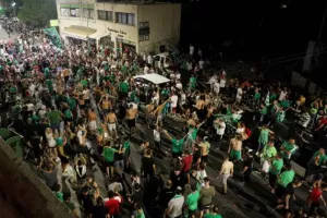 ΧΑΜΟΣ στο οίκημα των "Lakatamia Fans"/ Αποθεώθηκε η αποστολή! (ΦΩΤΟΣ/ΒΙΝΤΕΟ)
