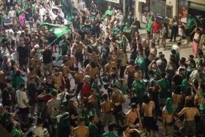 ΧΑΜΟΣ στο οίκημα των "Lakatamia Fans"/ Αποθεώθηκε η αποστολή! (ΦΩΤΟΣ/ΒΙΝΤΕΟ)