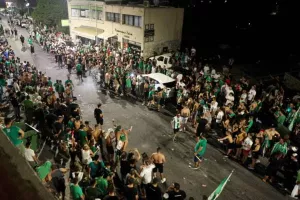 ΧΑΜΟΣ στο οίκημα των "Lakatamia Fans"/ Αποθεώθηκε η αποστολή! (ΦΩΤΟΣ/ΒΙΝΤΕΟ)