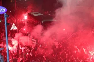 ΧΑΜΟΣ στο οίκημα των "Lakatamia Fans"/ Αποθεώθηκε η αποστολή! (ΦΩΤΟΣ/ΒΙΝΤΕΟ)