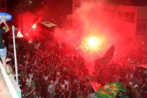 ΧΑΜΟΣ στο οίκημα των "Lakatamia Fans"/ Αποθεώθηκε η αποστολή! (ΦΩΤΟΣ/ΒΙΝΤΕΟ)