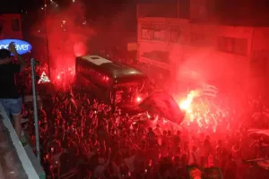 ΧΑΜΟΣ στο οίκημα των "Lakatamia Fans"/ Αποθεώθηκε η αποστολή! (ΦΩΤΟΣ/ΒΙΝΤΕΟ)