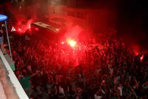 ΧΑΜΟΣ στο οίκημα των "Lakatamia Fans"/ Αποθεώθηκε η αποστολή! (ΦΩΤΟΣ/ΒΙΝΤΕΟ)