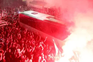 ΧΑΜΟΣ στο οίκημα των "Lakatamia Fans"/ Αποθεώθηκε η αποστολή! (ΦΩΤΟΣ/ΒΙΝΤΕΟ)