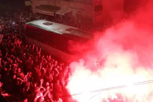 ΧΑΜΟΣ στο οίκημα των "Lakatamia Fans"/ Αποθεώθηκε η αποστολή! (ΦΩΤΟΣ/ΒΙΝΤΕΟ)