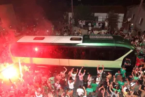 ΧΑΜΟΣ στο οίκημα των "Lakatamia Fans"/ Αποθεώθηκε η αποστολή! (ΦΩΤΟΣ/ΒΙΝΤΕΟ)
