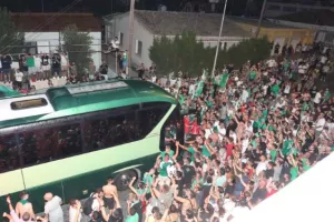 ΧΑΜΟΣ στο οίκημα των "Lakatamia Fans"/ Αποθεώθηκε η αποστολή! (ΦΩΤΟΣ/ΒΙΝΤΕΟ)