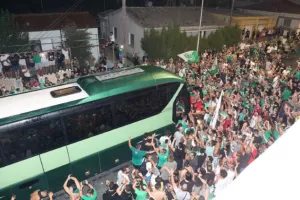 ΧΑΜΟΣ στο οίκημα των "Lakatamia Fans"/ Αποθεώθηκε η αποστολή! (ΦΩΤΟΣ/ΒΙΝΤΕΟ)