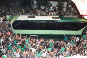 ΧΑΜΟΣ στο οίκημα των "Lakatamia Fans"/ Αποθεώθηκε η αποστολή! (ΦΩΤΟΣ/ΒΙΝΤΕΟ)