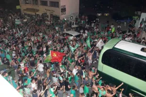 ΧΑΜΟΣ στο οίκημα των "Lakatamia Fans"/ Αποθεώθηκε η αποστολή! (ΦΩΤΟΣ/ΒΙΝΤΕΟ)