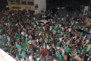 ΧΑΜΟΣ στο οίκημα των "Lakatamia Fans"/ Αποθεώθηκε η αποστολή! (ΦΩΤΟΣ/ΒΙΝΤΕΟ)