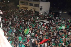 ΧΑΜΟΣ στο οίκημα των "Lakatamia Fans"/ Αποθεώθηκε η αποστολή! (ΦΩΤΟΣ/ΒΙΝΤΕΟ)