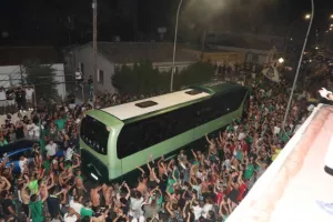 ΧΑΜΟΣ στο οίκημα των "Lakatamia Fans"/ Αποθεώθηκε η αποστολή! (ΦΩΤΟΣ/ΒΙΝΤΕΟ)