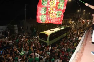 ΧΑΜΟΣ στο οίκημα των "Lakatamia Fans"/ Αποθεώθηκε η αποστολή! (ΦΩΤΟΣ/ΒΙΝΤΕΟ)