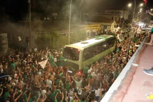 ΧΑΜΟΣ στο οίκημα των "Lakatamia Fans"/ Αποθεώθηκε η αποστολή! (ΦΩΤΟΣ/ΒΙΝΤΕΟ)