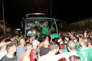 ΧΑΜΟΣ στο οίκημα των "Lakatamia Fans"/ Αποθεώθηκε η αποστολή! (ΦΩΤΟΣ/ΒΙΝΤΕΟ)