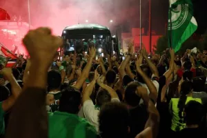 ΧΑΜΟΣ στο οίκημα των "Lakatamia Fans"/ Αποθεώθηκε η αποστολή! (ΦΩΤΟΣ/ΒΙΝΤΕΟ)
