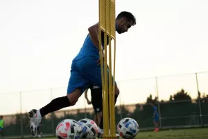 ΕΠΙΣΤΡΟΦΗ... χωρίς διεθνείς και Λάρσον (Φώτος)