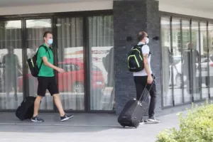 (Φώτος/βίντεο) Στο ξενοδοχείο η αποστολή της Ομόνοιας 