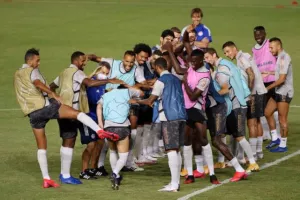 (ΒΙΝΤΕΟ-ΦΩΤΟΣ) Η προπόνηση του Ολυμπιακού Π.