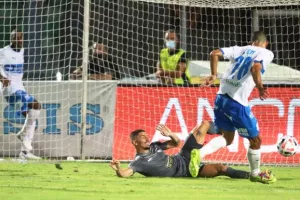 O Ντένιτς… ξεκλείδωσε το τρίποντο! (φώτος)