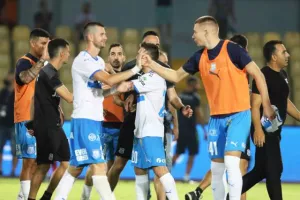 O Ντένιτς… ξεκλείδωσε το τρίποντο! (φώτος)