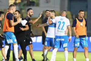 O Ντένιτς… ξεκλείδωσε το τρίποντο! (φώτος)