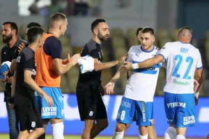 O Ντένιτς… ξεκλείδωσε το τρίποντο! (φώτος)