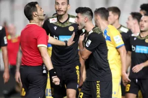 Το ΑΠΟΕΛ βελτιώθηκε... αγχώθηκε αλλά "έσπασε το ρόδι" (φώτος)