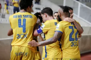 Το ΑΠΟΕΛ βελτιώθηκε... αγχώθηκε αλλά "έσπασε το ρόδι" (φώτος)
