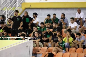 Νίκη με ανατροπή και με 10 παίκτες! (φώτος)