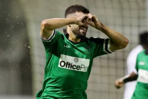 Νίκη με ανατροπή και με 10 παίκτες! (φώτος)
