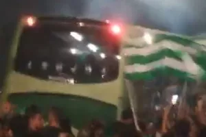ΧΑΜΟΣ στο οίκημα των "Lakatamia Fans"/ Αποθεώθηκε η αποστολή! (ΦΩΤΟΣ/ΒΙΝΤΕΟ)